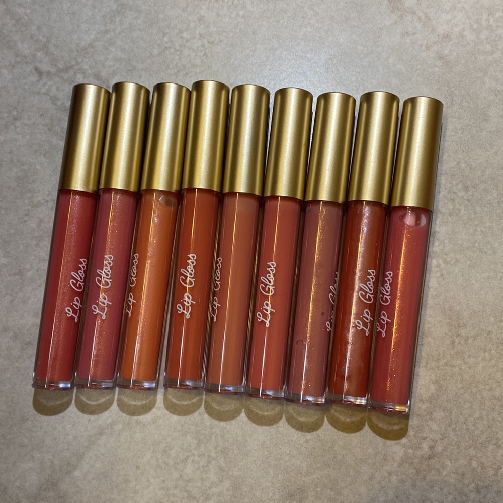 3 SNOWMAN FACE-MASKS, MOROCCAN ROSE TREE HUT SCRUB, AND NINE TINTED LIP GLOSSES! - Picture 4 of 5